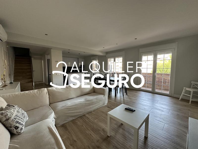 Foto 41e7c57b-9b8c-4d9b-a5d0-8b05b26b6835. Rent penthouse with heating parking pool in Centro Villanueva del Pardillo