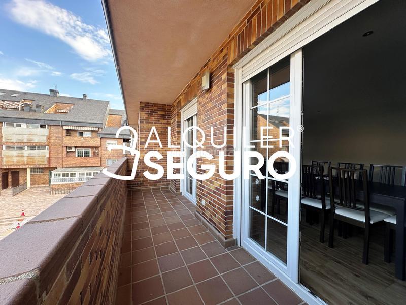 Foto 7cc7b0c1-10d8-4ac0-a816-f1112ffeef98. Rent penthouse with heating parking pool in Centro Villanueva del Pardillo