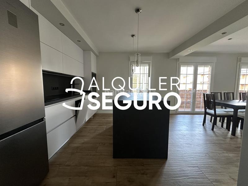 Foto c02e701c-f45b-429e-9a8b-9b747038c293. Rent penthouse with heating parking pool in Centro Villanueva del Pardillo