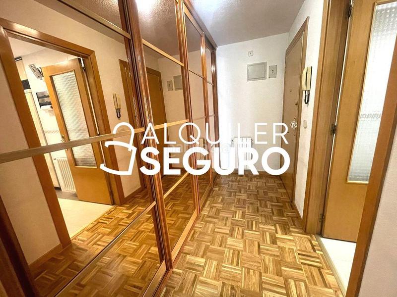 Foto cc8acfb5-6d1e-4b89-a3ed-e4e91d2cdd28. Rent flat with heating parking in Ventas Madrid