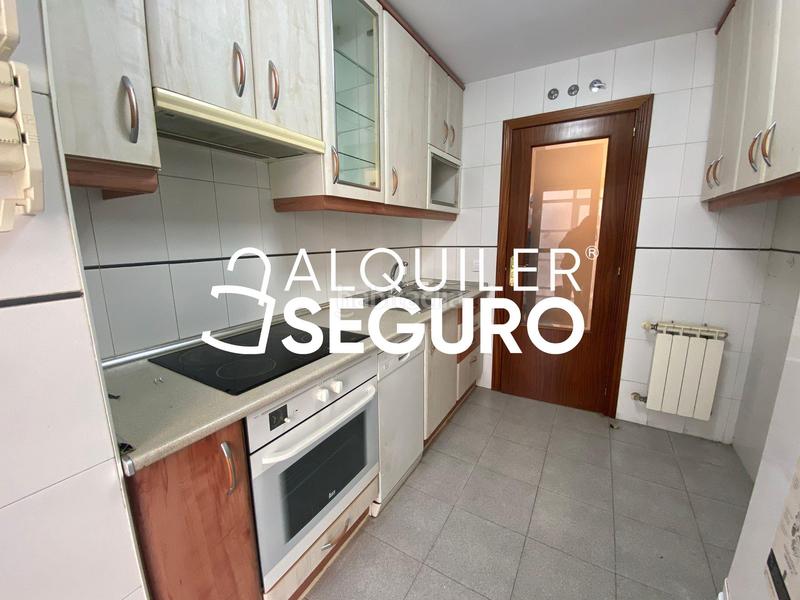 Foto 2f5d77ed-55eb-4e30-b5bd-0079f2930b86. Rent flat with heating parking in Numancia Madrid
