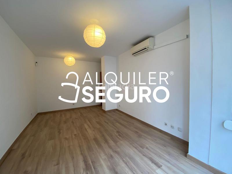 Foto 339d7c5d-a0fd-4842-a1e7-866078d69652. Rent flat with heating parking in Numancia Madrid