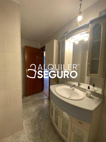 Foto 92ed17ed-3f2c-44f9-a303-c36fcc30ed5f. Rent flat with heating parking in Numancia Madrid