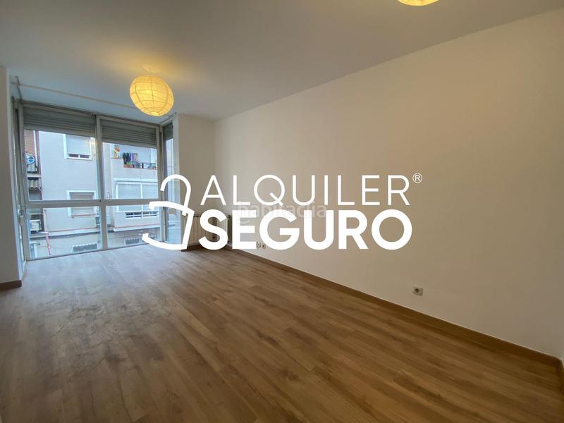 Foto b7c534d7-160e-44f7-927d-cd5f34cb6439. Rent flat with heating parking in Numancia Madrid