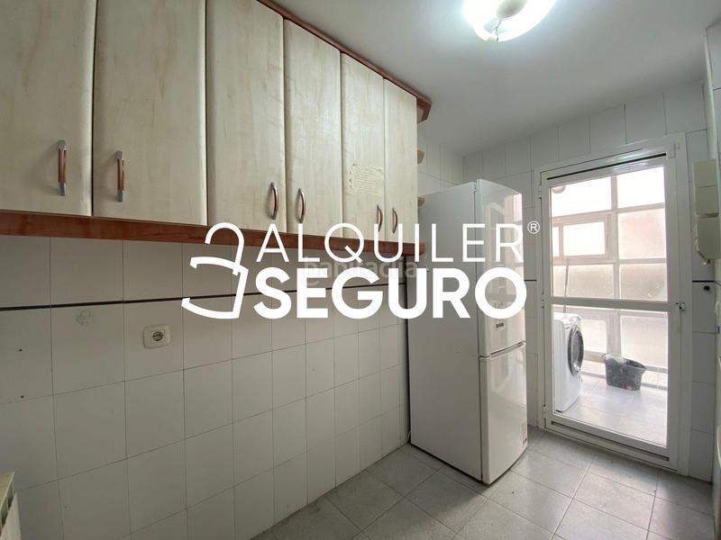 Foto c2bbc22a-dc04-4f72-aadf-377675ed3a80. Rent flat with heating parking in Numancia Madrid