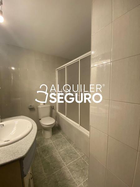 Foto ea1d28f2-6ed3-431a-a7f8-d778ee3c1d61. Rent flat with heating parking in Numancia Madrid