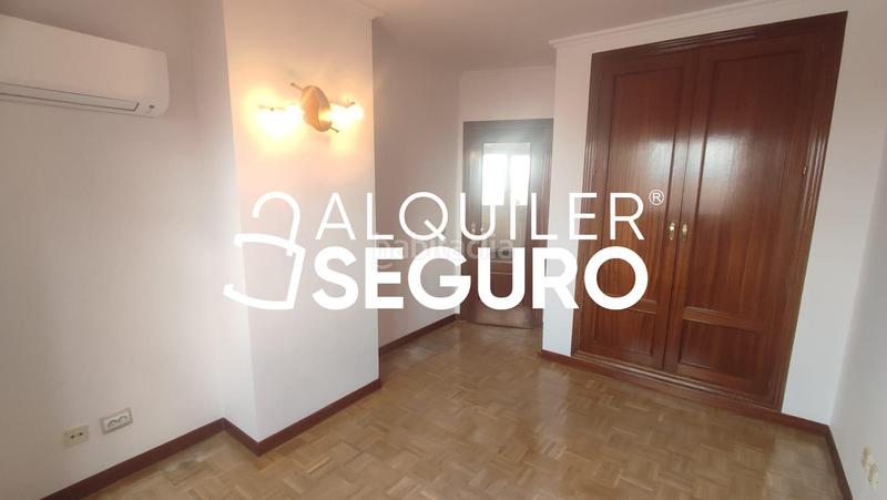 Foto 42f5378c-be9a-40aa-bba0-67e9fd24999a. Miete dachwohnung mit heizung parking in Tres Olivos-Valverde Madrid