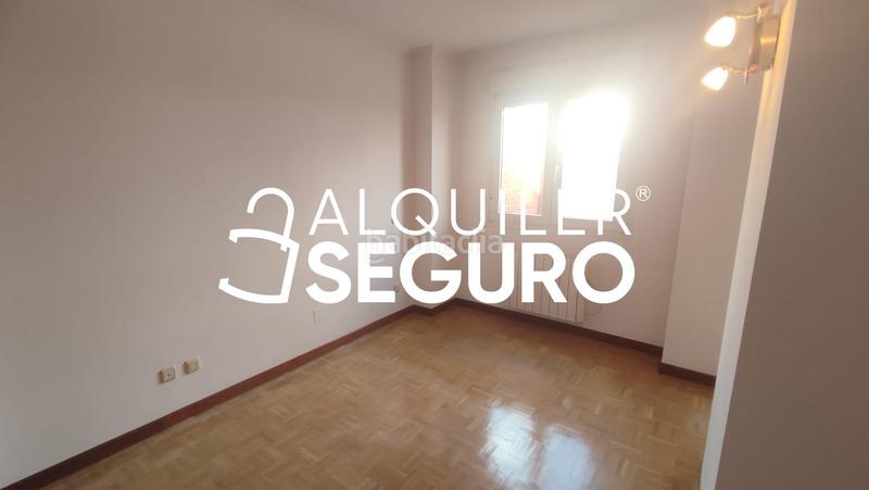 Foto 61c71acb-3066-4355-9e78-8e92e66a3676. Miete dachwohnung mit heizung parking in Tres Olivos-Valverde Madrid