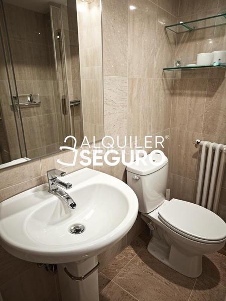 Foto b6d15906-dd25-4387-a9c9-673071b99d46. Rent flat with heating in Ruiseñores Zaragoza