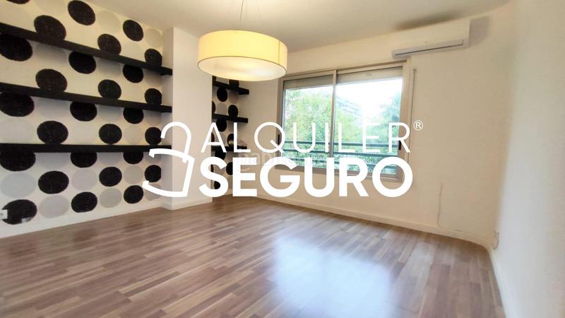 Foto ddd8706b-aec0-496b-a58e-47e9217a59ac. Alquiler piso  av. maestro rodrigo en Sant Pau Valencia