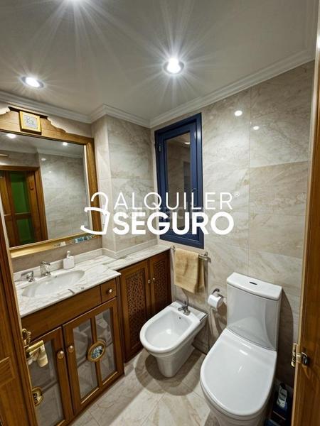 Foto 571eed70-5a97-496c-8fcb-ed5c90bbd769. Lloguer pis amb calefacció aparcament piscina a Valderas-Los Castillos Alcorcón