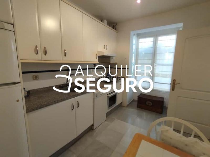 Foto 1c08c24a-e753-4f3a-8306-8ab525a20541. Alquiler chalet  av. ceuta en La Carolina - Guadalpín Marbella
