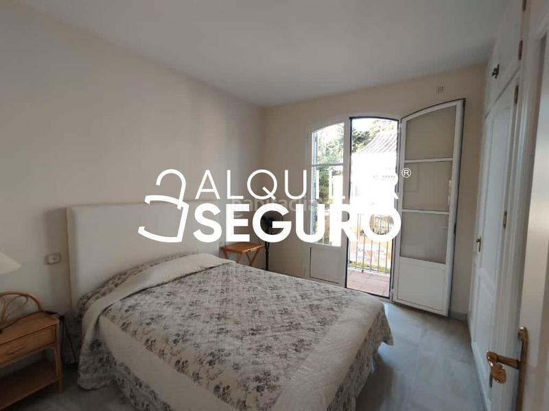 Foto e358799a-4012-4fb6-8406-82effd3c0199. Alquiler chalet  av. ceuta en La Carolina - Guadalpín Marbella