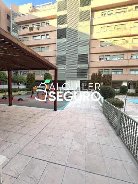 Foto e8c48125-9a56-4bd2-ac8b-da5e4a21d973. Lloguer pis amb calefacció aparcament piscina a El Bercial Getafe