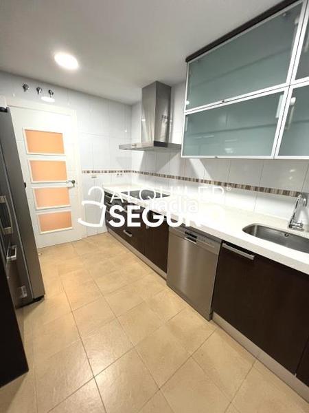 Foto 7b1e0c92-ce3c-422d-8071-6a30f86c941a. Location appartement avec chauffage parking piscine dans Getafe