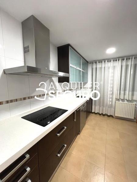 Foto 628b2e47-7725-4e07-9a81-ce1af05e9569. Miete etagenwohnung mit heizung parking pool in El Bercial Getafe