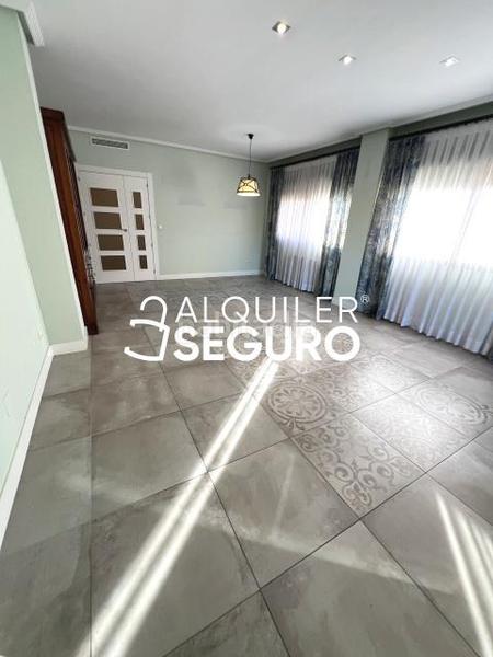 Foto 300ef78b-a4a5-4f29-ae2f-62455e545477. Rent flat with heating parking pool in El Bercial Getafe