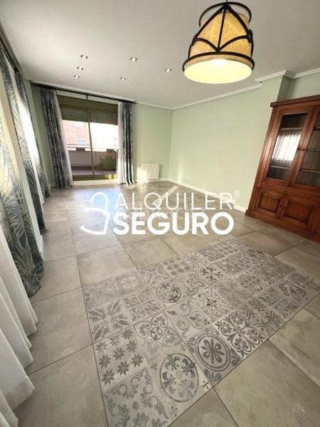 Foto 982dbf92-2913-40dd-8b5d-5f0e9712f445. Rent flat with heating parking pool in El Bercial Getafe