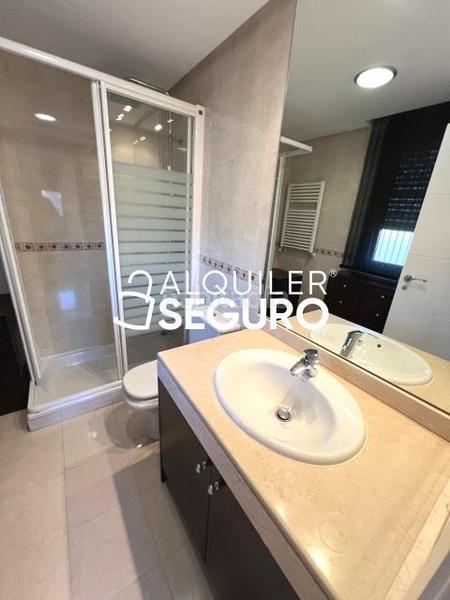 Foto d1af5db3-b85e-4087-aee3-a91c87648890. Rent flat with heating parking pool in El Bercial Getafe