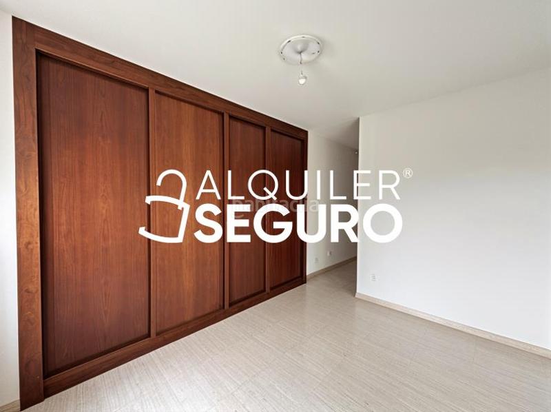 Foto 42071afb-3dc4-43ec-9252-cd4d73c494ad. Alquiler piso  av. de la rioja en Villanueva de la Cañada Villanueva de la Cañada