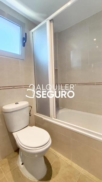 Foto 924b6baa-84a5-42d9-91cb-1c44c695b3c3. Alquiler piso  av. ausias march en La Punta Valencia