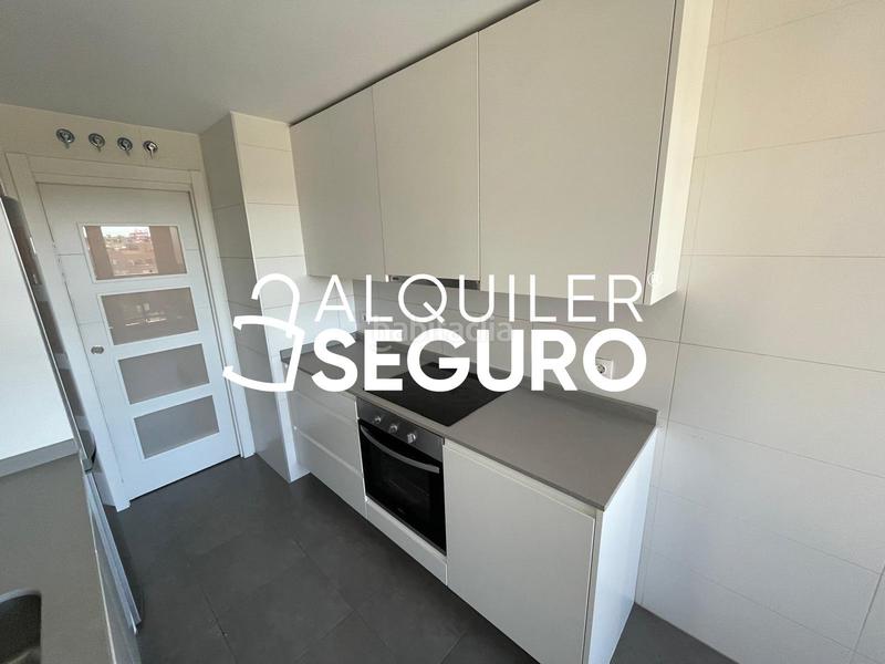 Foto 04055a6c-b7e2-4710-947f-69d604f71ca0. Alquiler piso  c blvr. de salvador allen en Centro Alcobendas