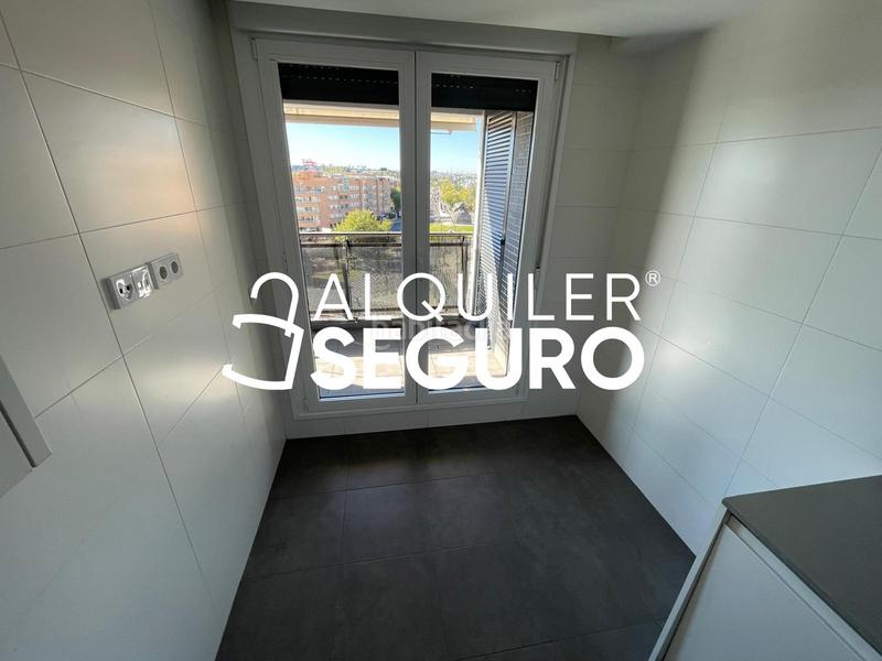 Foto 539e7512-7e7f-4d39-b850-fc3a1c1b08ae. Alquiler piso  c blvr. de salvador allen en Centro Alcobendas