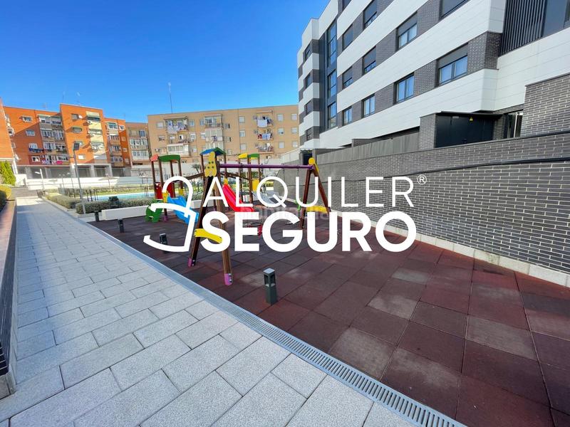 Foto f2e56b28-75d4-4a02-8c4d-c17663b81108. Alquiler piso  c blvr. de salvador allen en Centro Alcobendas