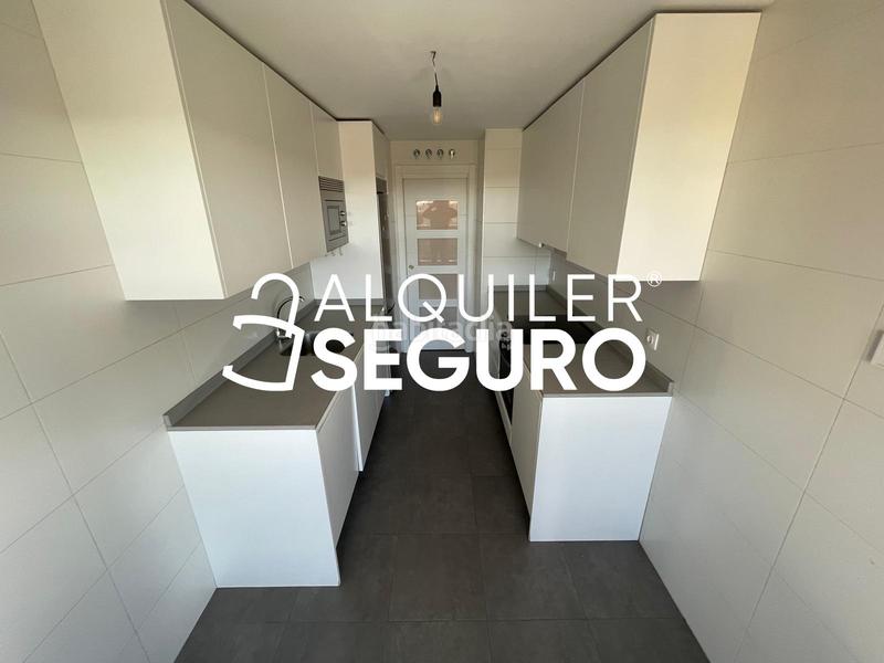 Foto 8bd61832-18f1-4611-bbd4-deb58ea6fcec. Lloguer pis amb calefacció aparcament piscina a Centro Alcobendas