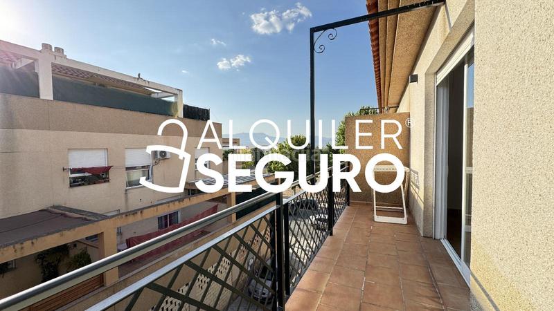 Foto b697e84e-3a77-4969-a435-7a7c0687e4cf. Lloguer pis amb aparcament a Láchar