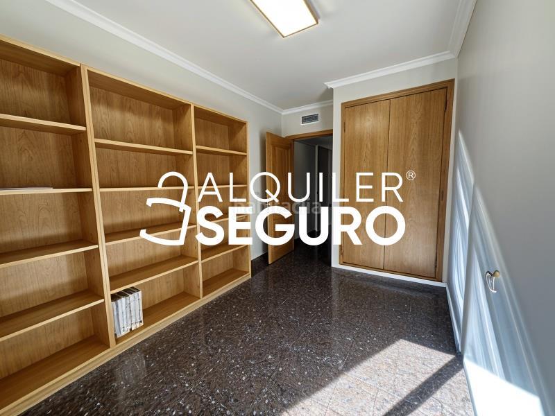 Foto ec117ef6-b450-40c6-89e6-2724bf515a4d. Lloguer pis amb aparcament a El Molí Torrent