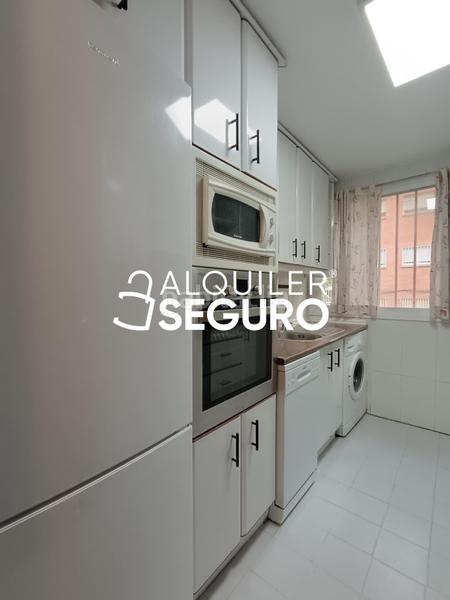 Foto 45fd91c0-643a-4f8b-8c55-2a026b76d4d1. Alquiler piso  c mica en Butarque Madrid