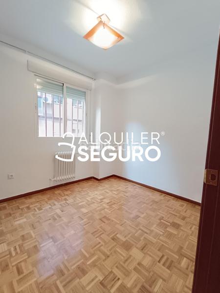Foto 4dd391a0-792d-4f74-ab10-81038c92f71f. Alquiler piso  c mica en Butarque Madrid