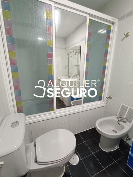 Foto 5dbc9efc-4422-4dfb-b994-9b0efb49605d. Alquiler piso  c mica en Butarque Madrid
