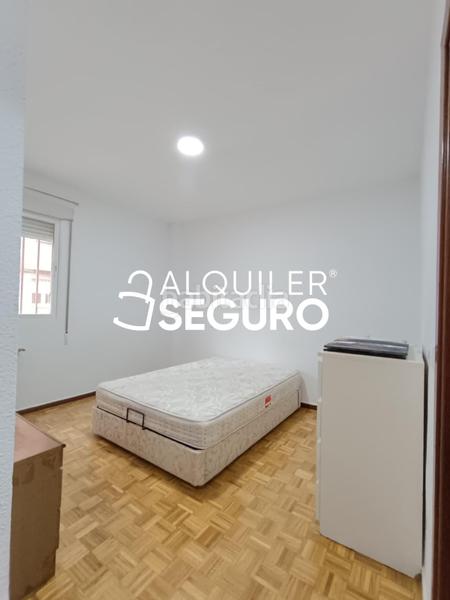 Foto f622ad3a-edd8-4aeb-a749-debea60f57d3. Alquiler piso  c mica en Butarque Madrid