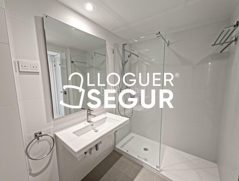 Foto 28979b89-03f1-48ac-ba43-daf33b493b1f. Lloguer pis amb calefacció aparcament piscina a El Pedró Cornellà de Llobregat