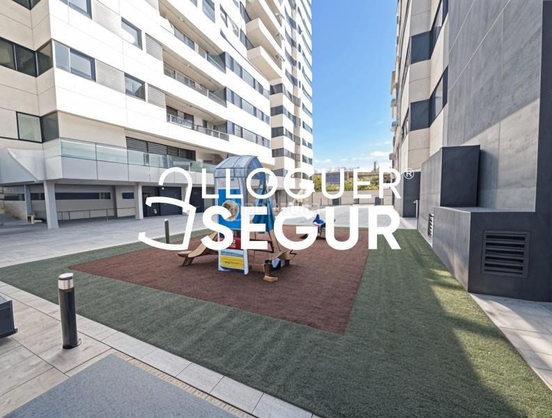 Foto 8e8db40f-dd01-4b70-a65d-5fd8f12db15a. Location appartement avec chauffage parking piscine dans Cornellà de Llobregat