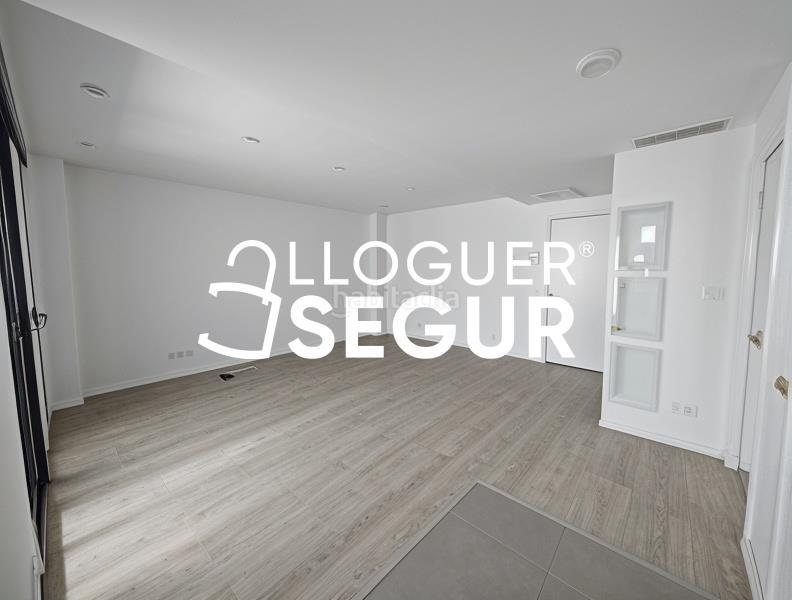 Foto 0df042ef-2359-4eaf-926c-dcea900a2c0c. Rent flat with heating parking pool in El Pedró Cornellà de Llobregat