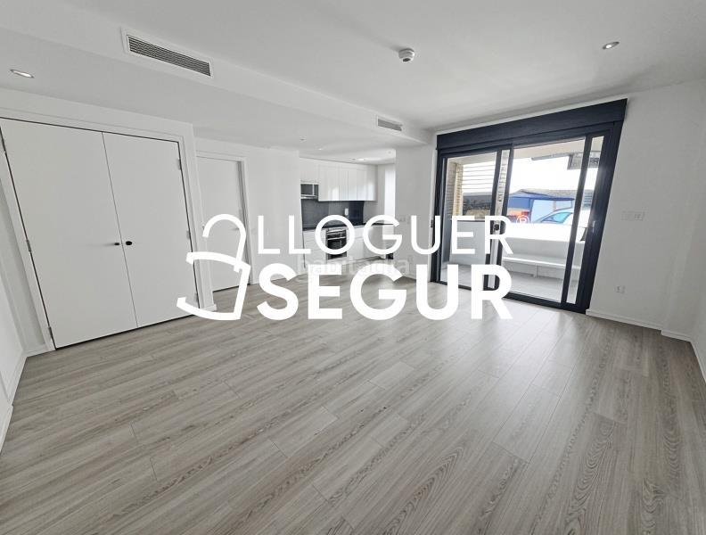 Foto 8a16f403-3384-4145-885e-43374b197371. Rent flat with heating parking pool in El Pedró Cornellà de Llobregat