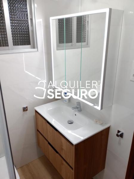 Foto a16c6132-133f-436e-8ff5-f31a44f136e7. Rent flat in Quintana Madrid
