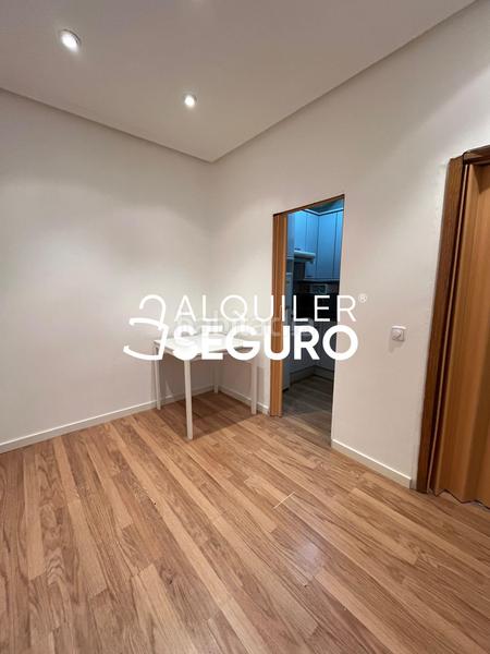 Foto 5e45bc11-dc82-4f8c-8305-256a59a393c0. Alquiler piso  c enrique velasco en Numancia Madrid