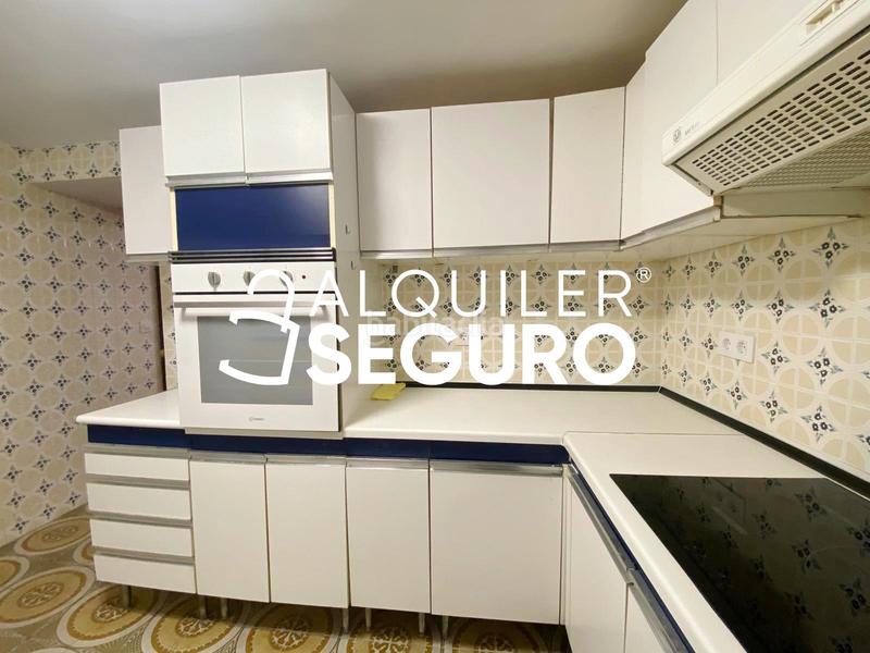 Foto b9bcd9bc-05f5-4936-9fe4-a2dc6b5ad7c2. Alquiler chalet  c peñarroya en Entrevías Madrid