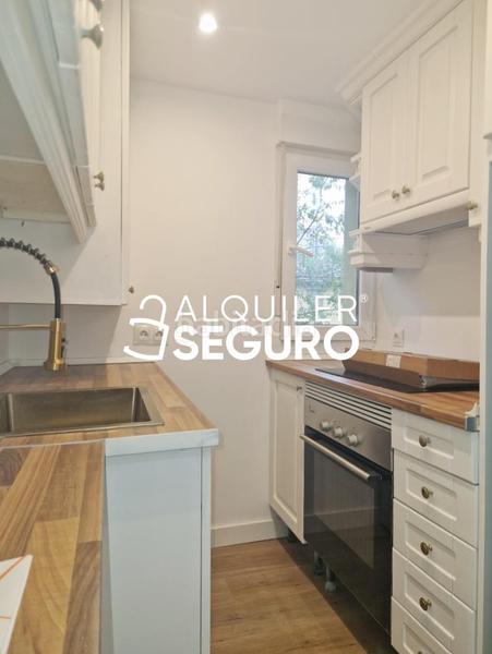 Foto 046d4e6f-f17c-43af-a8c8-542f7225712b. Rent flat with heating in Simancas Madrid