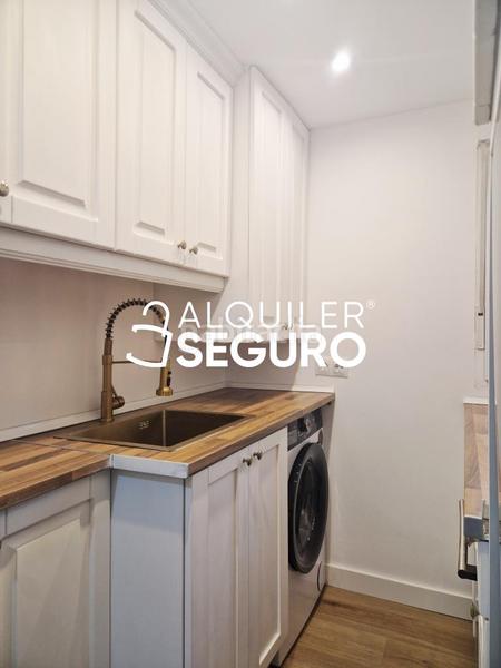 Foto 2c49fd1d-2f59-4292-a496-2f59bc73d9a8. Rent flat with heating in Simancas Madrid