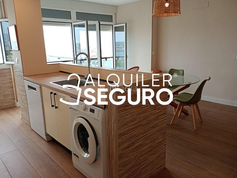 Foto 986e6462-6e0b-4505-a6cc-638f74110424. Affitto appartamento in Parque Ayala - Jardín de la Abadía - Huelín Málaga