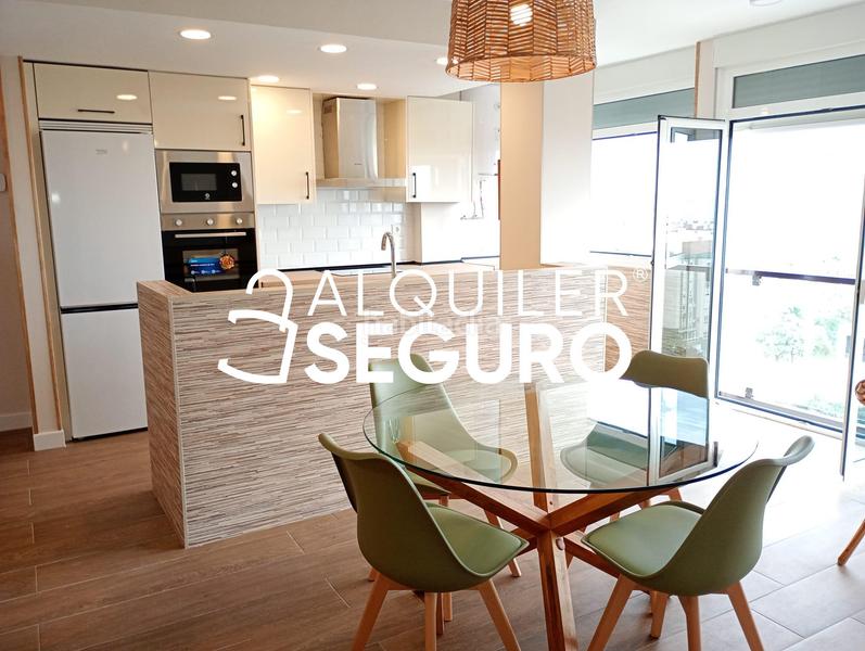 Foto 8f71a48c-a255-4524-9b37-60044708e018. Rent flat in Parque Ayala - Jardín de la Abadía - Huelín Málaga