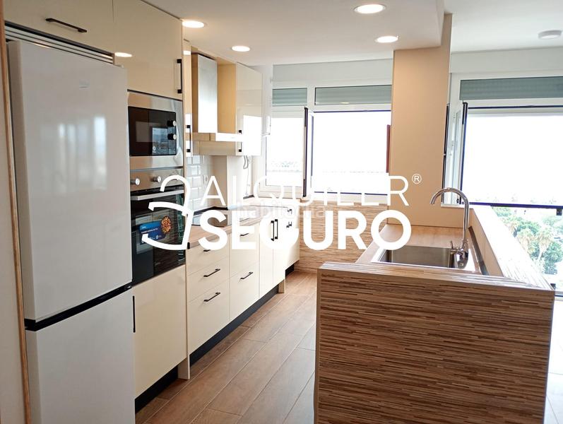 Foto 905eac72-2e2e-4ea5-9422-72d7a8d0e673. Rent flat in Parque Ayala - Jardín de la Abadía - Huelín Málaga