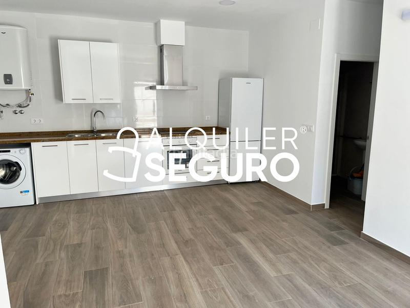 Foto baa3b716-e83f-4e66-977d-f2703315a84c. Alquiler piso  c diego de vergara en Los Castillejos - La Trinidad Málaga