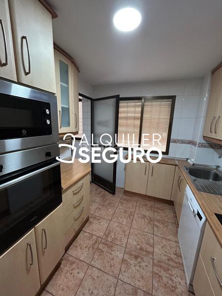 Foto 264f17cd-5cbf-4d02-9151-5db0bf9d5714. Alquiler piso  av. del sur en Pajaritos Granada