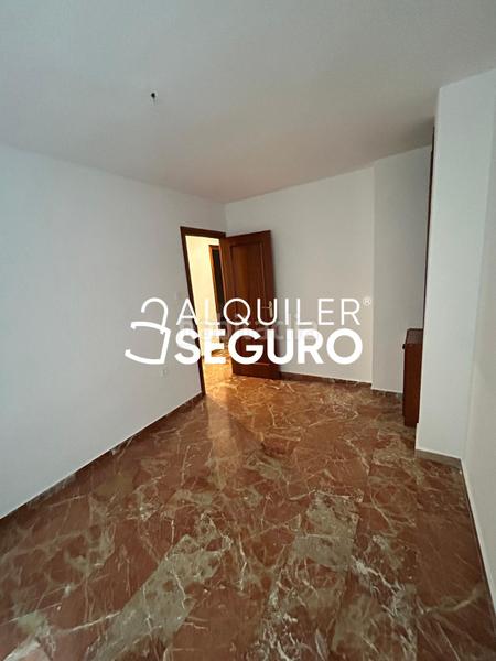 Foto 3d564d52-3c2b-4469-9dbe-8da027c374d3. Rent flat with heating parking in Pajaritos Granada